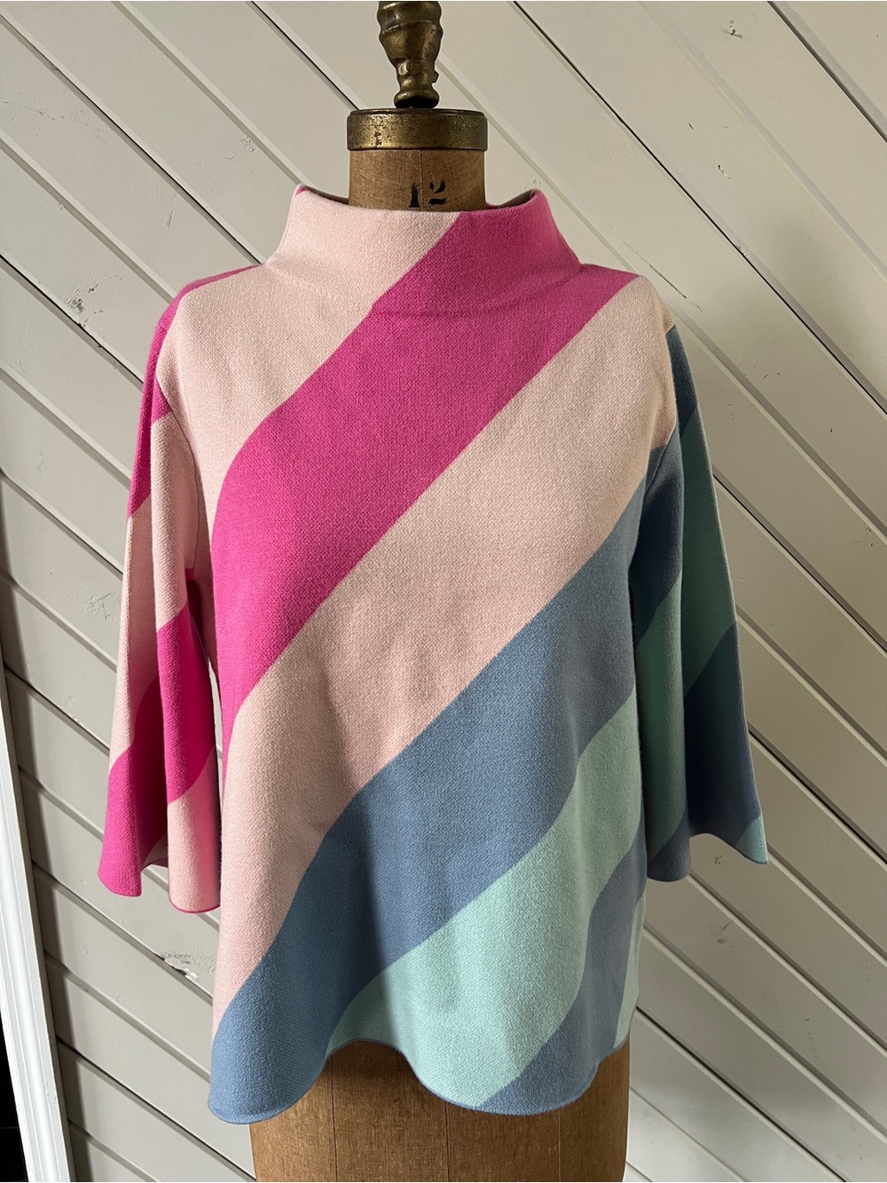 EUC FATE Women’s Striped Geometric Multicolor Sweater Sz Medium